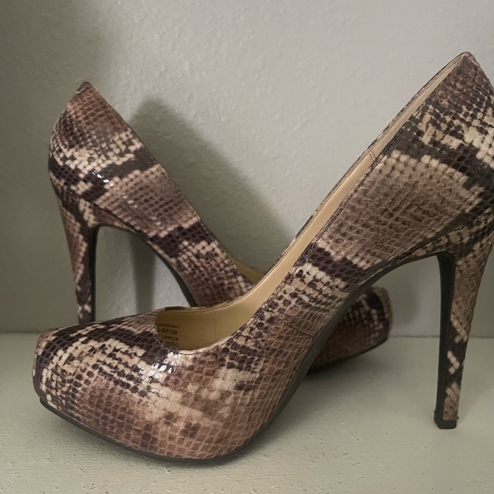 Jessica Simpson  pumps